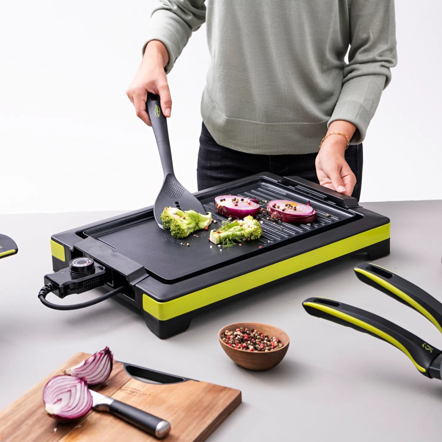 Plancha eléctrica grill Bergner de 2000W 37x24.5cm - XTRA