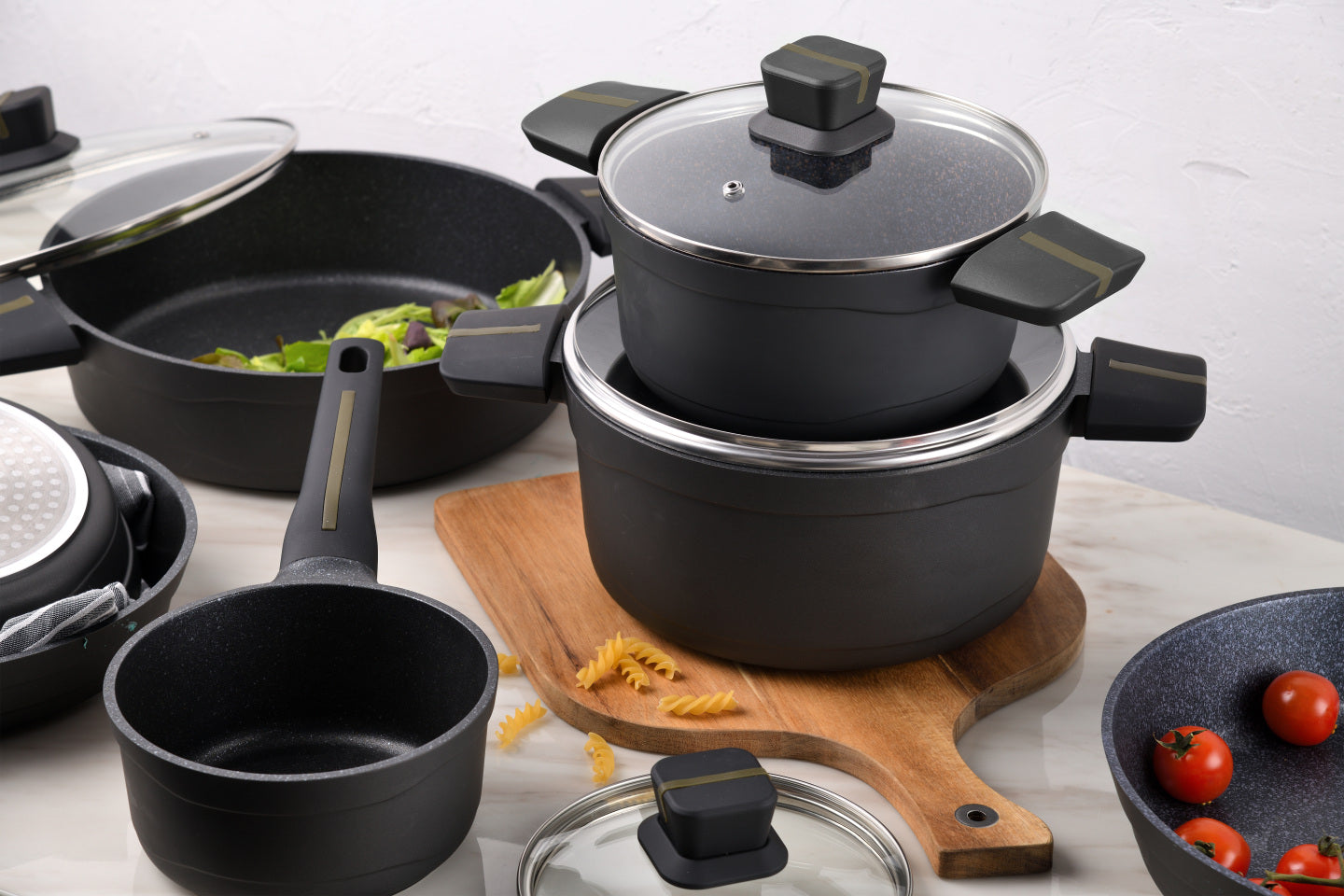 Cacerola baja con tapa MasterPRO de aluminio fundido 28 cm - Bistro
