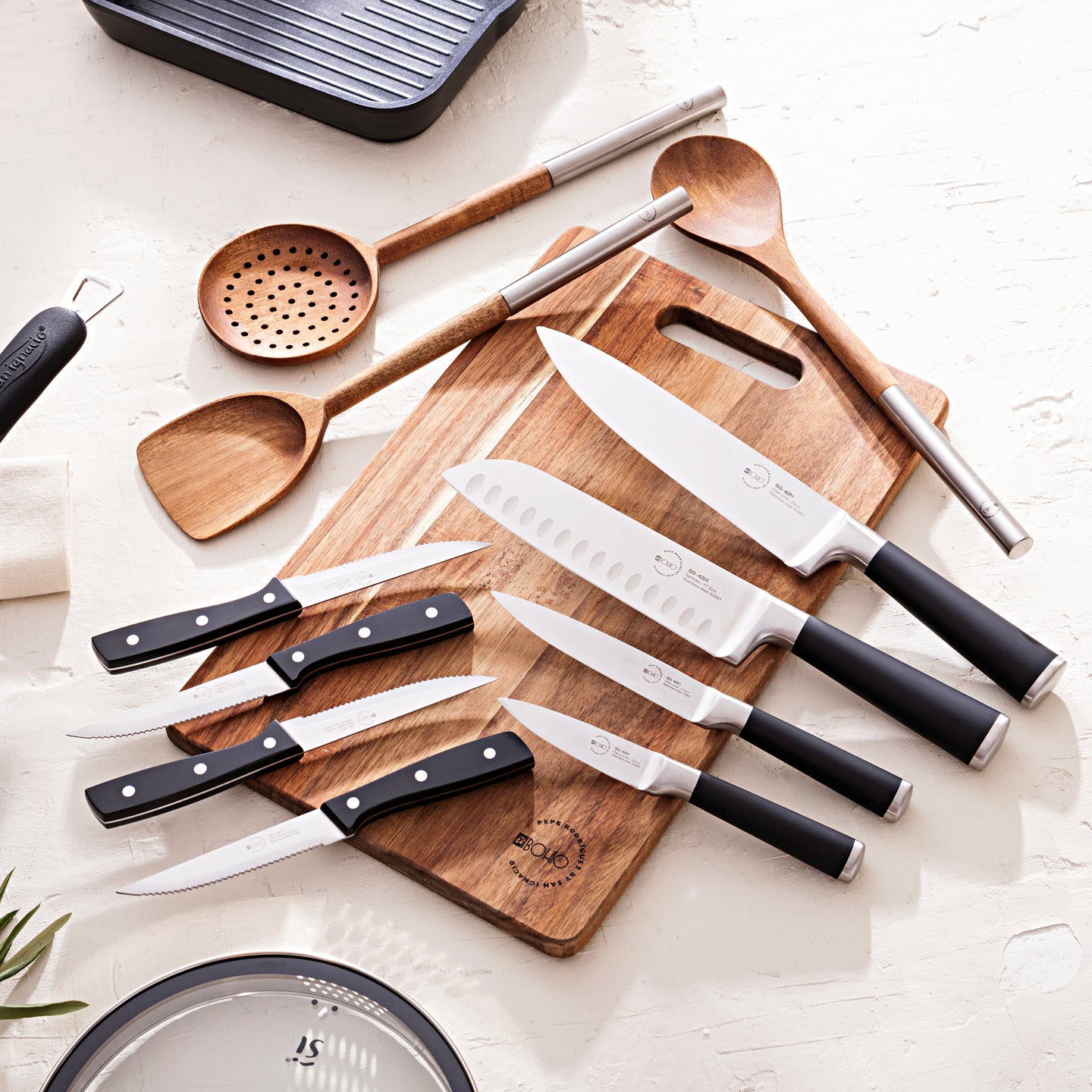 Set 4 Utensilios de servir negros Bergner - Gizmo (2)
