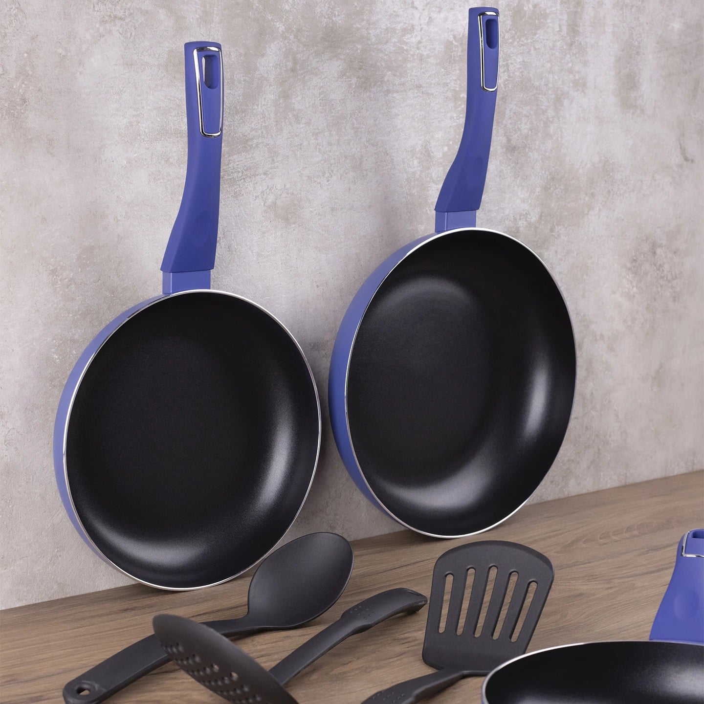3 Sartenes de Aluminio Prensado Azul Land + 3 utensítlios de cocina - San Ignacio