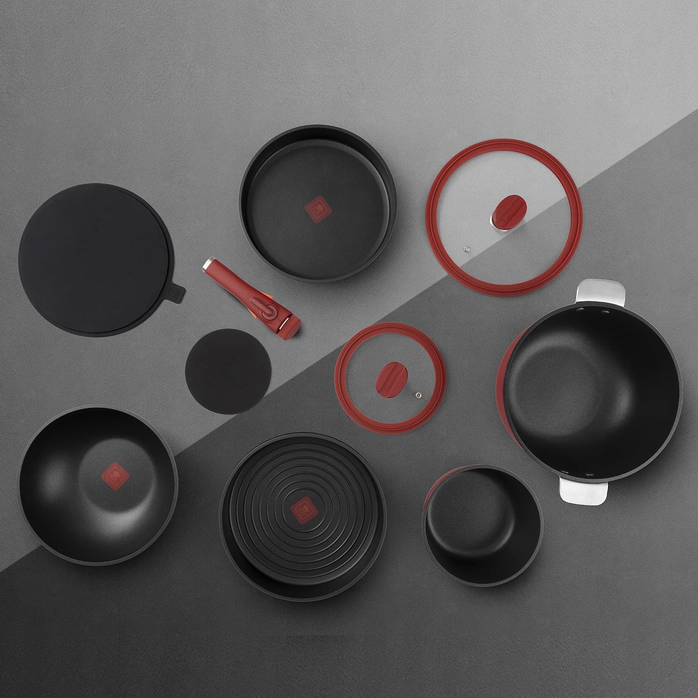 Batería de cocina de 10 piezas MasterPRO apilable con Thermo Control - Share & Play - Red