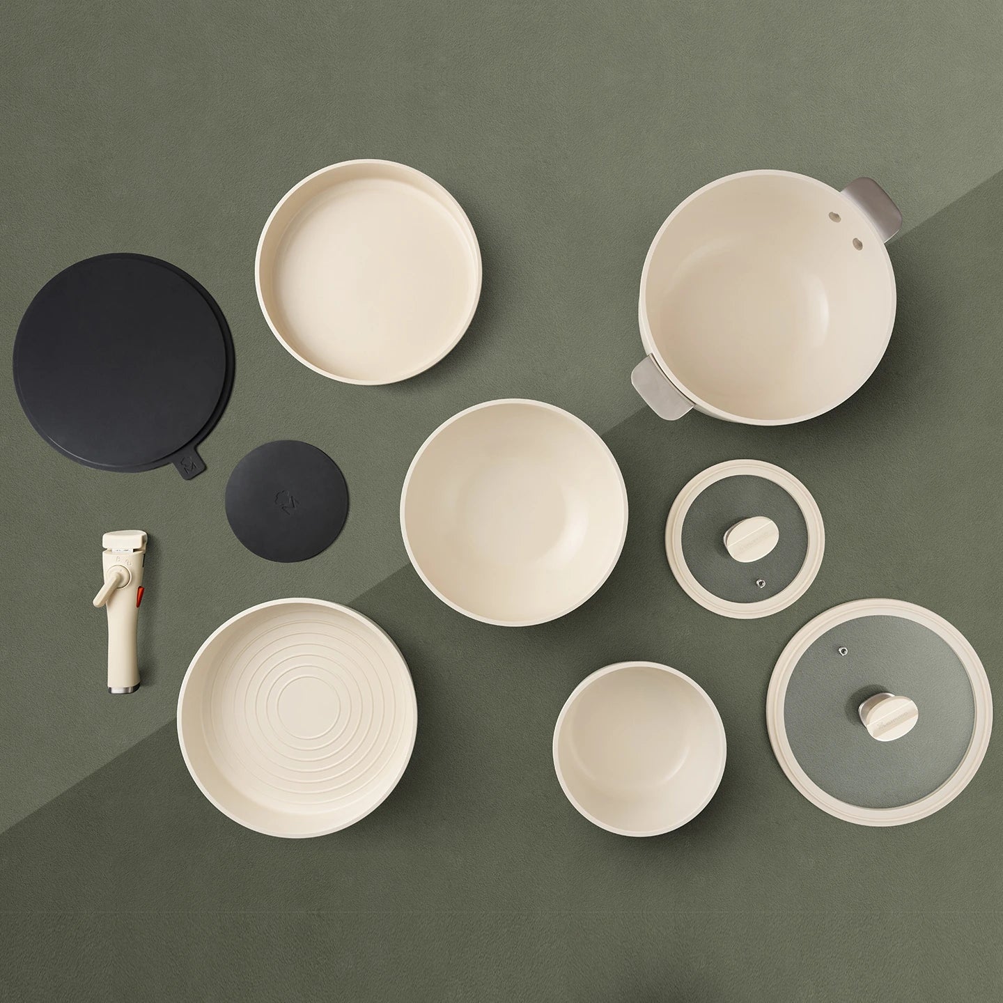 Batería de cocina de 10 piezas MasterPRO apilable de aluminio fundido - Share & Play - Beige