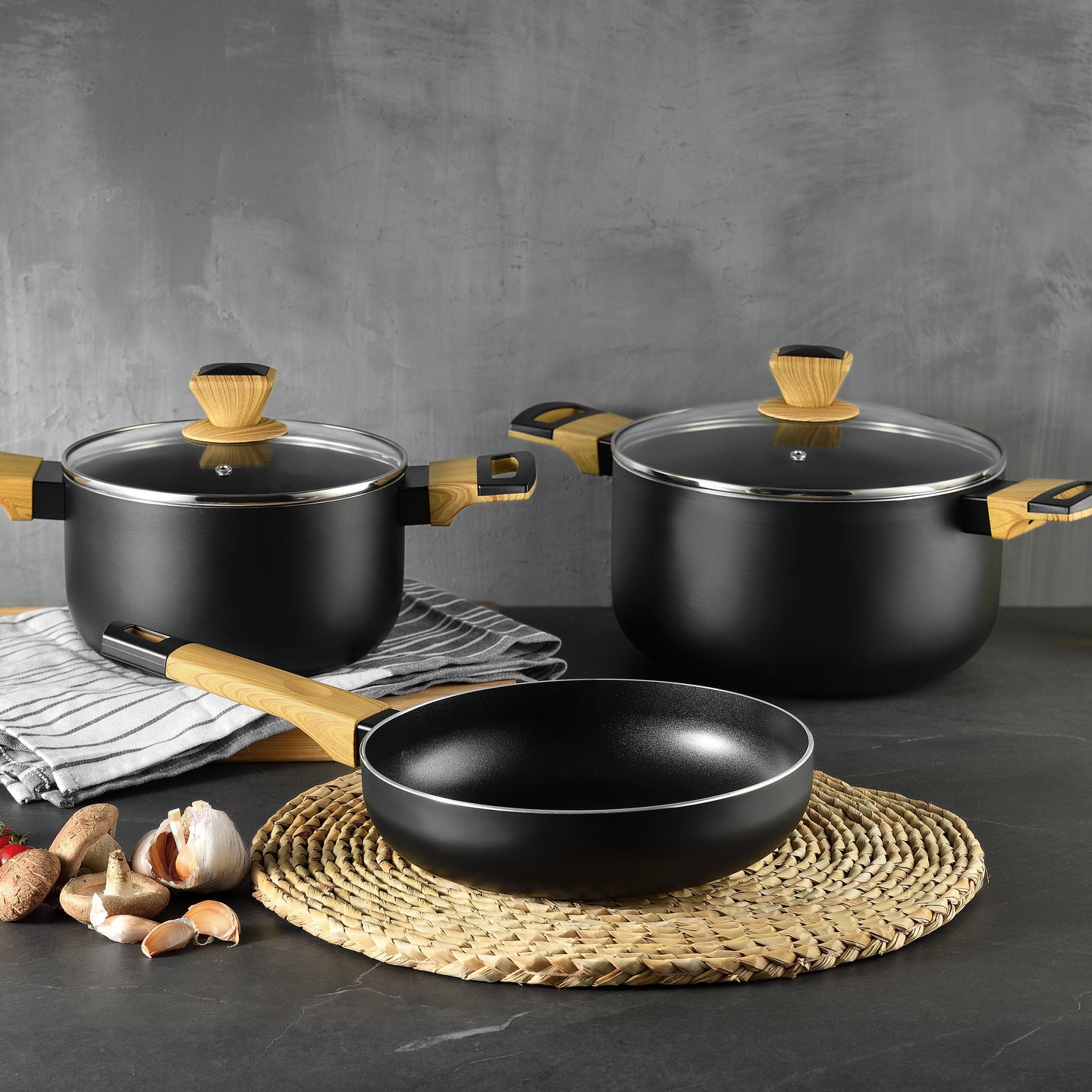 Batería de cocina Bergner Aluminio prensado 5 piezas - Earth Black (1)