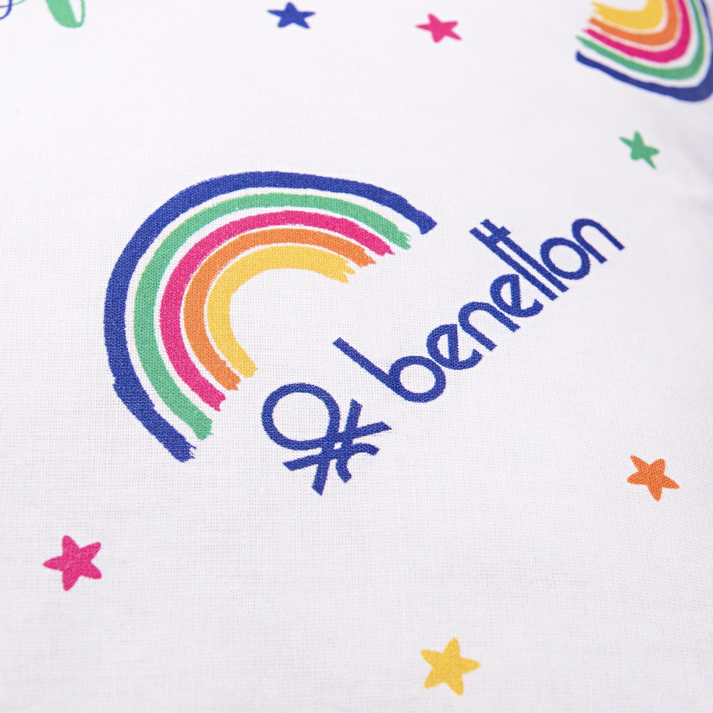 Cojín infantil arcoiris Benetton 30x30cm (2)