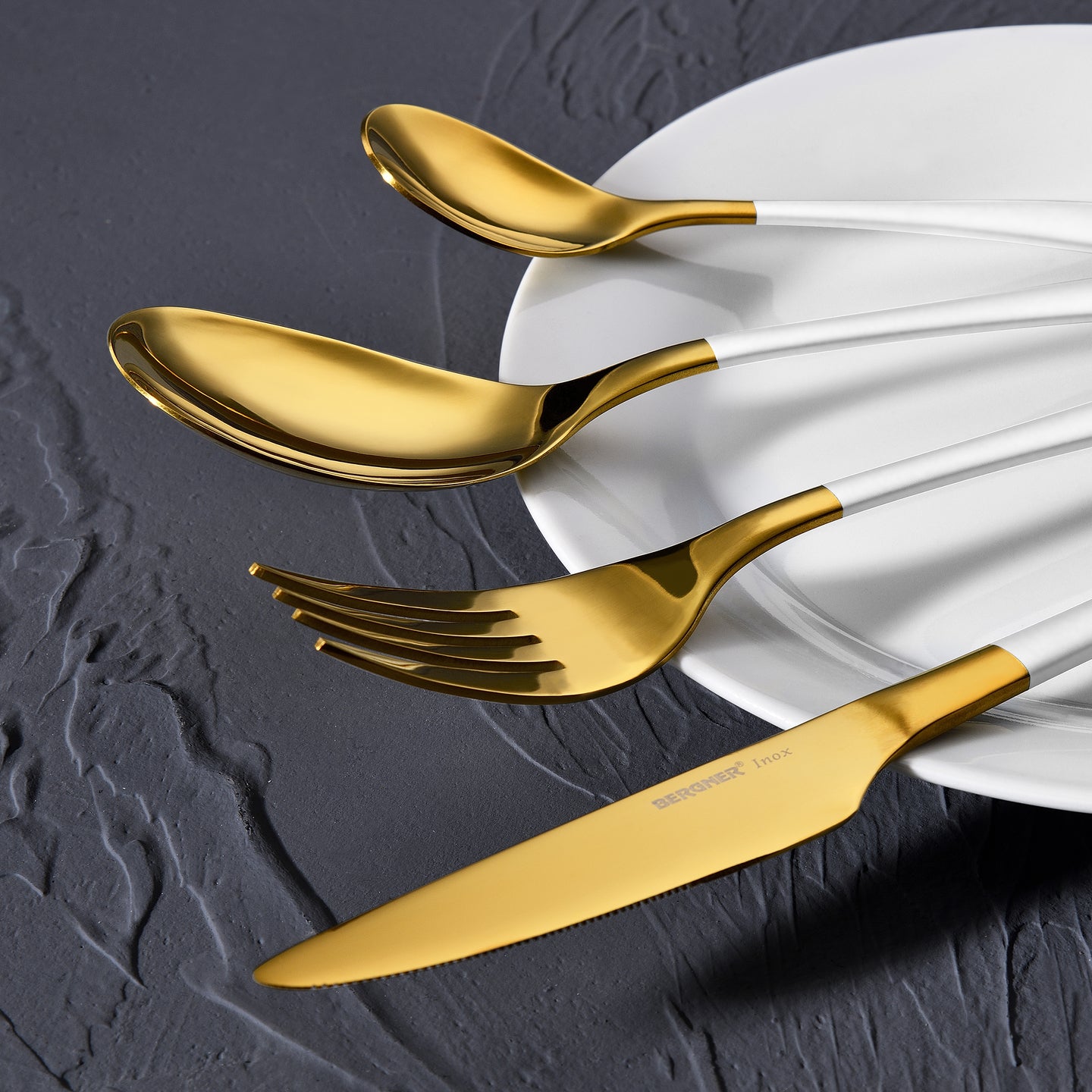Cubertería dorada con color 16 piezas Bergner Lisboa (9)
