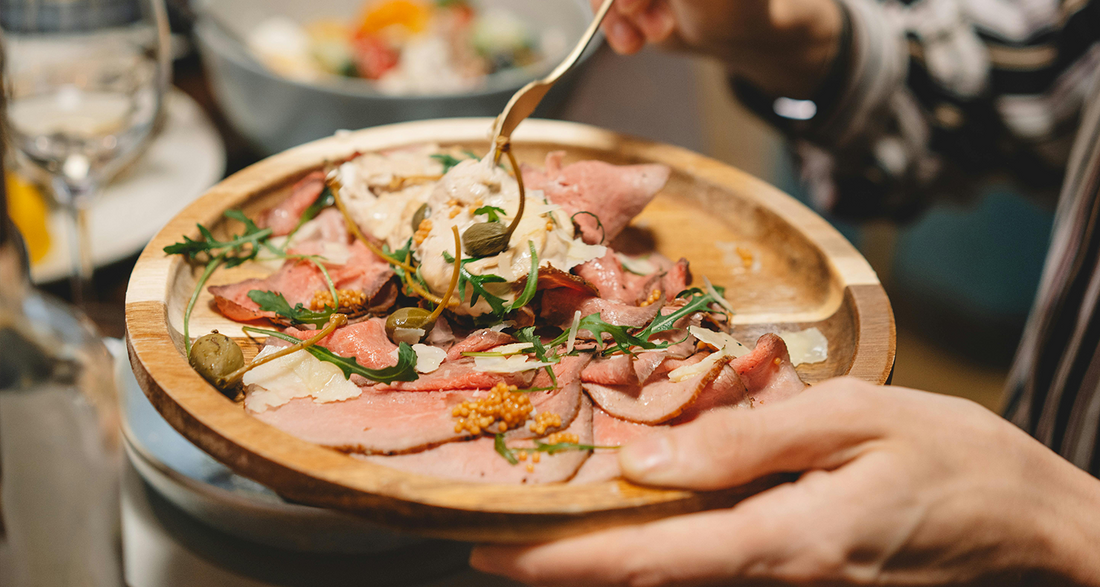 Carpaccio de melón con jamón y queso de cabra