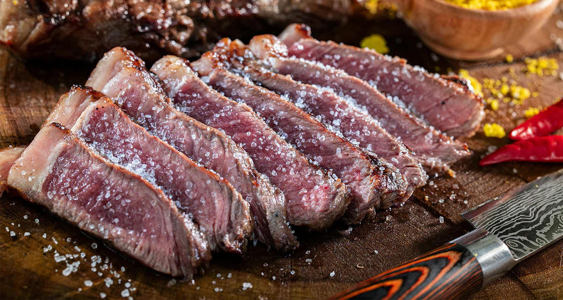 Bistec con patatas fritas en freidora de aire con ahumador
