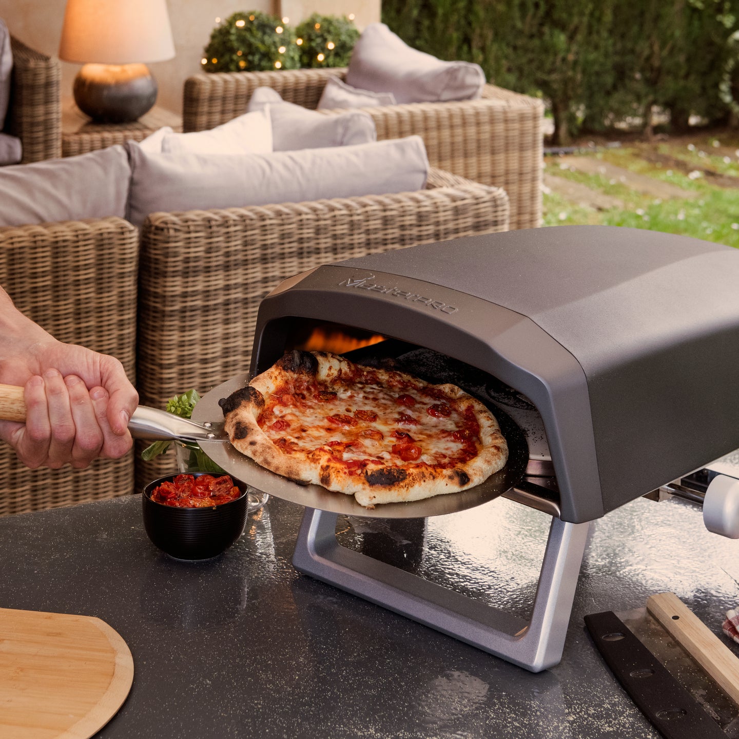 Horno de pizza portátil de gas con función giratoria MasterPRO (1)