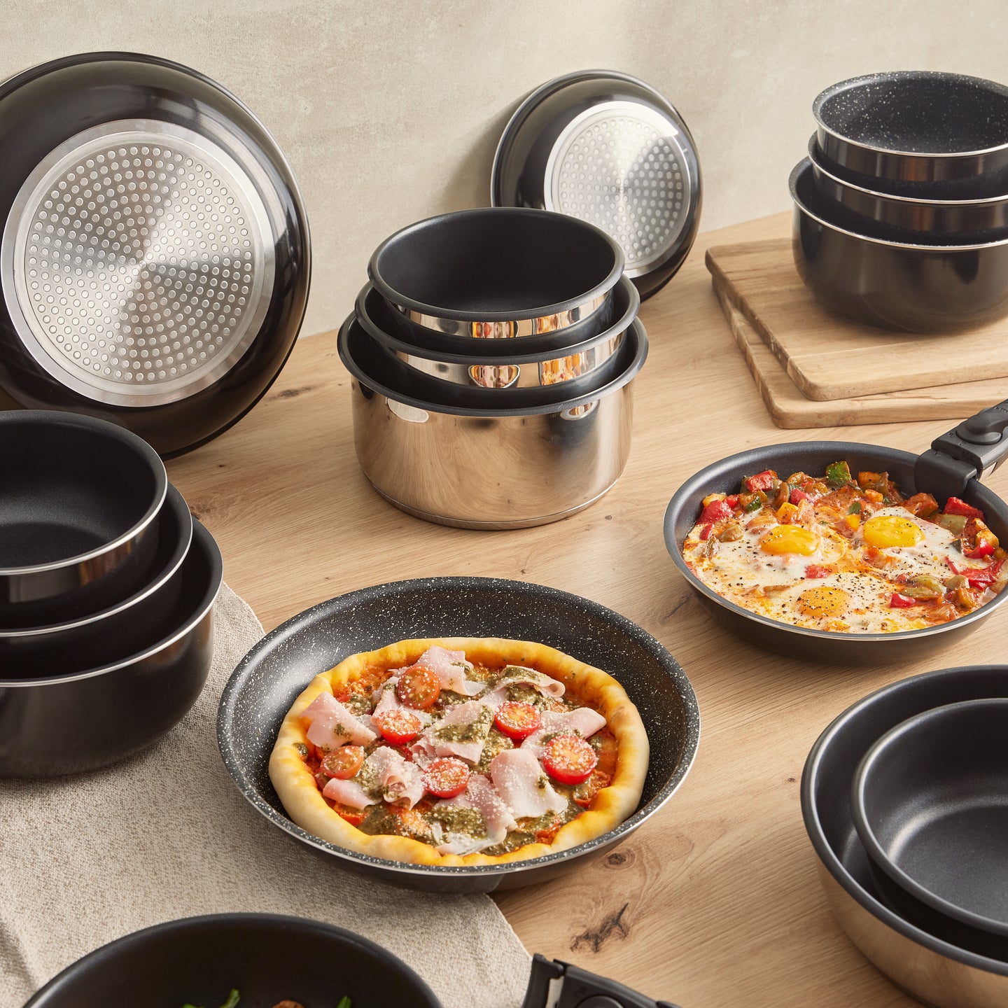 Set de 3 cazos Bergner con mango extraíble de acero inoxidable de 16, 18 y 20 cm - Click & cook (1)
