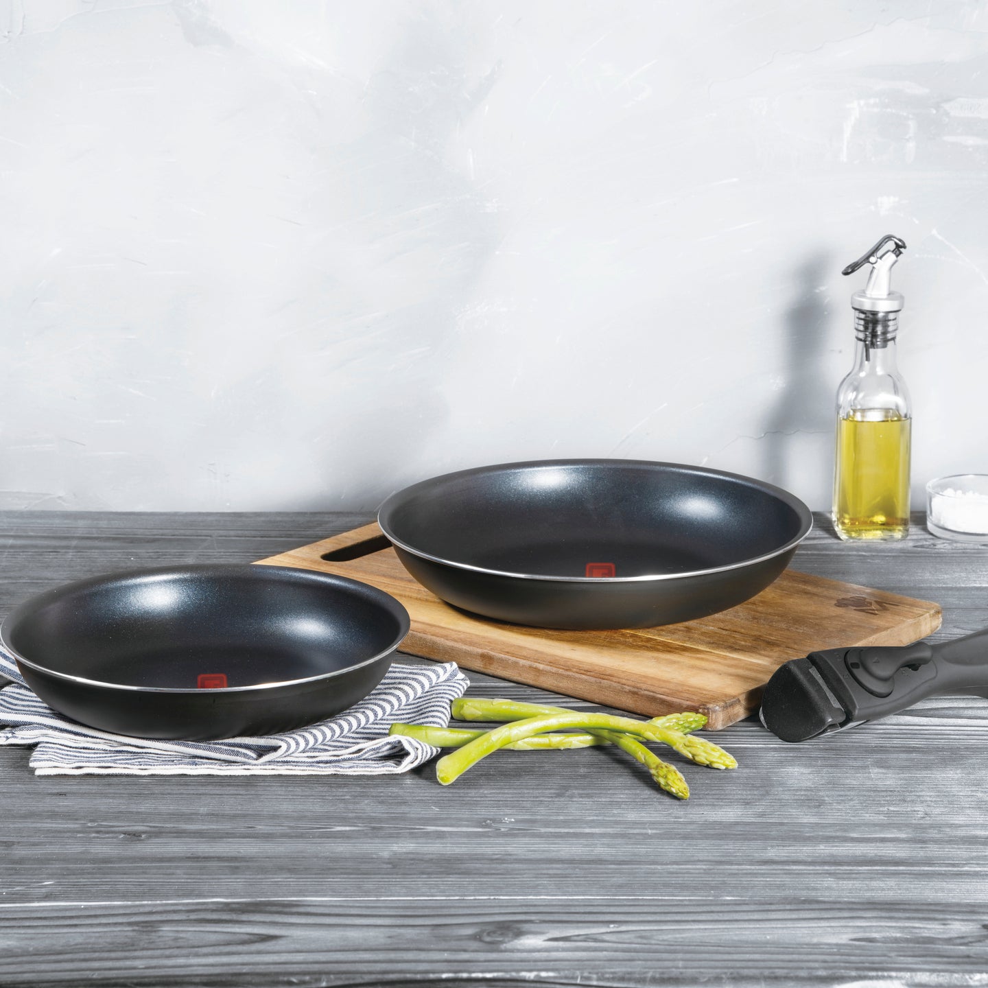 Juego de 2 sartenes con mango extraíble y tecnología heatdot Bergner de aluminio prensado - Click & Cook (1)