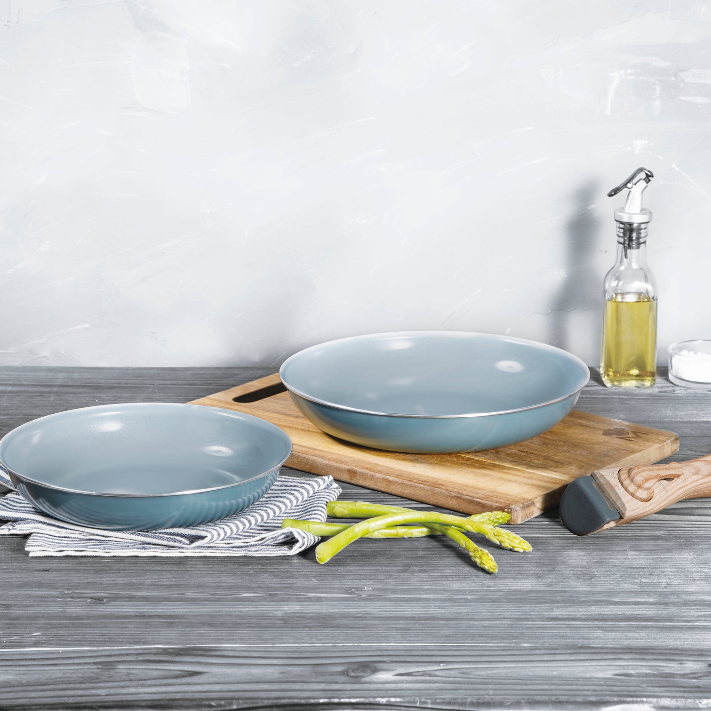 Juego de 2 sartenes de 22 y 26 cm con mango extraíble Bergner de aluminio prensado verde - Click & Cook (1)
